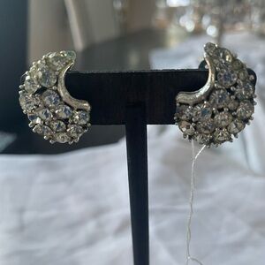 Vintage SIGNED LISNER CLIP BACK CRYSTAL RHINESTONE EARRINGS